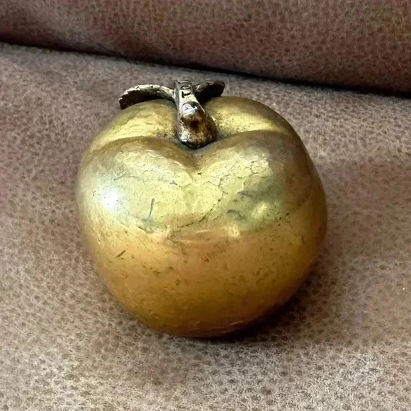 Gilt Bronze Apple Paper Weight Vintage Bronze/Gold “To The Apple Of My Eye” - Picture 5 of 7